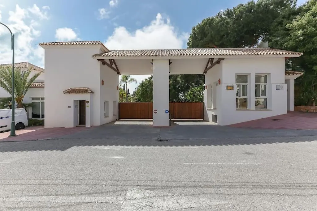 Palm Beach Beachfront Μαρμπέλλα