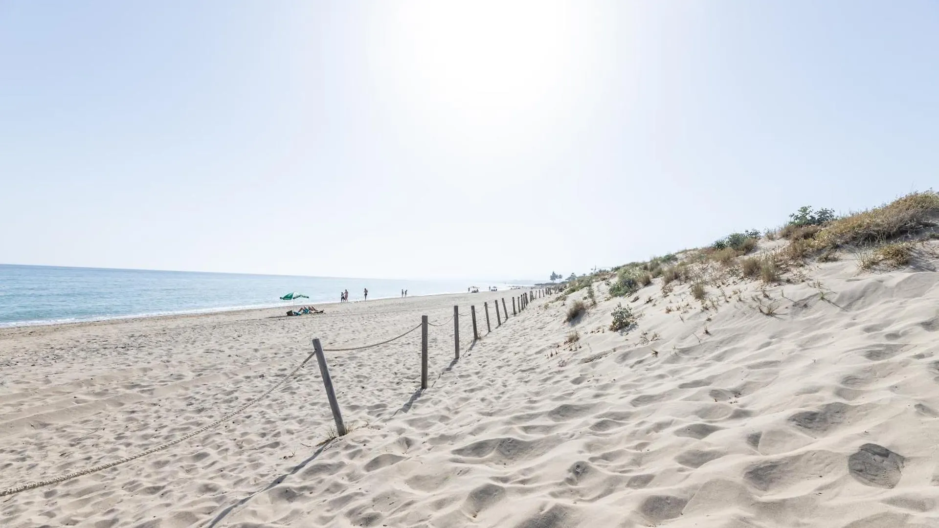 Palm Beach Beachfront 마르베야 아파트