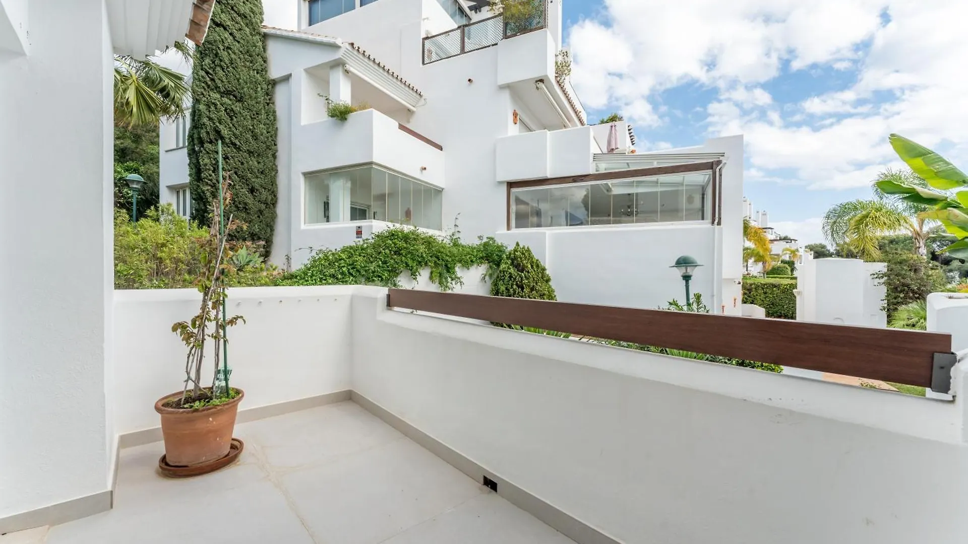Palm Beach Beachfront 마르베야 0*,  스페인