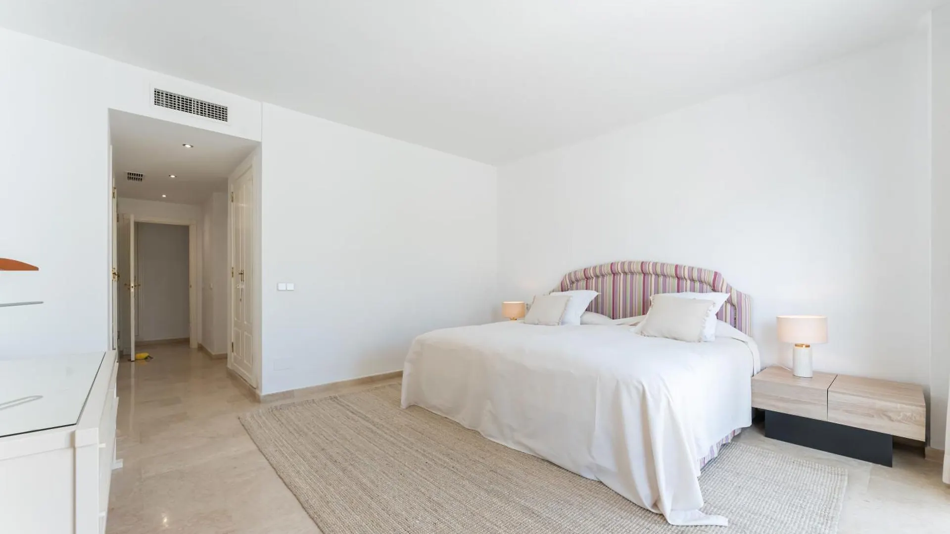 Palm Beach Beachfront 마르베야 0*,  스페인