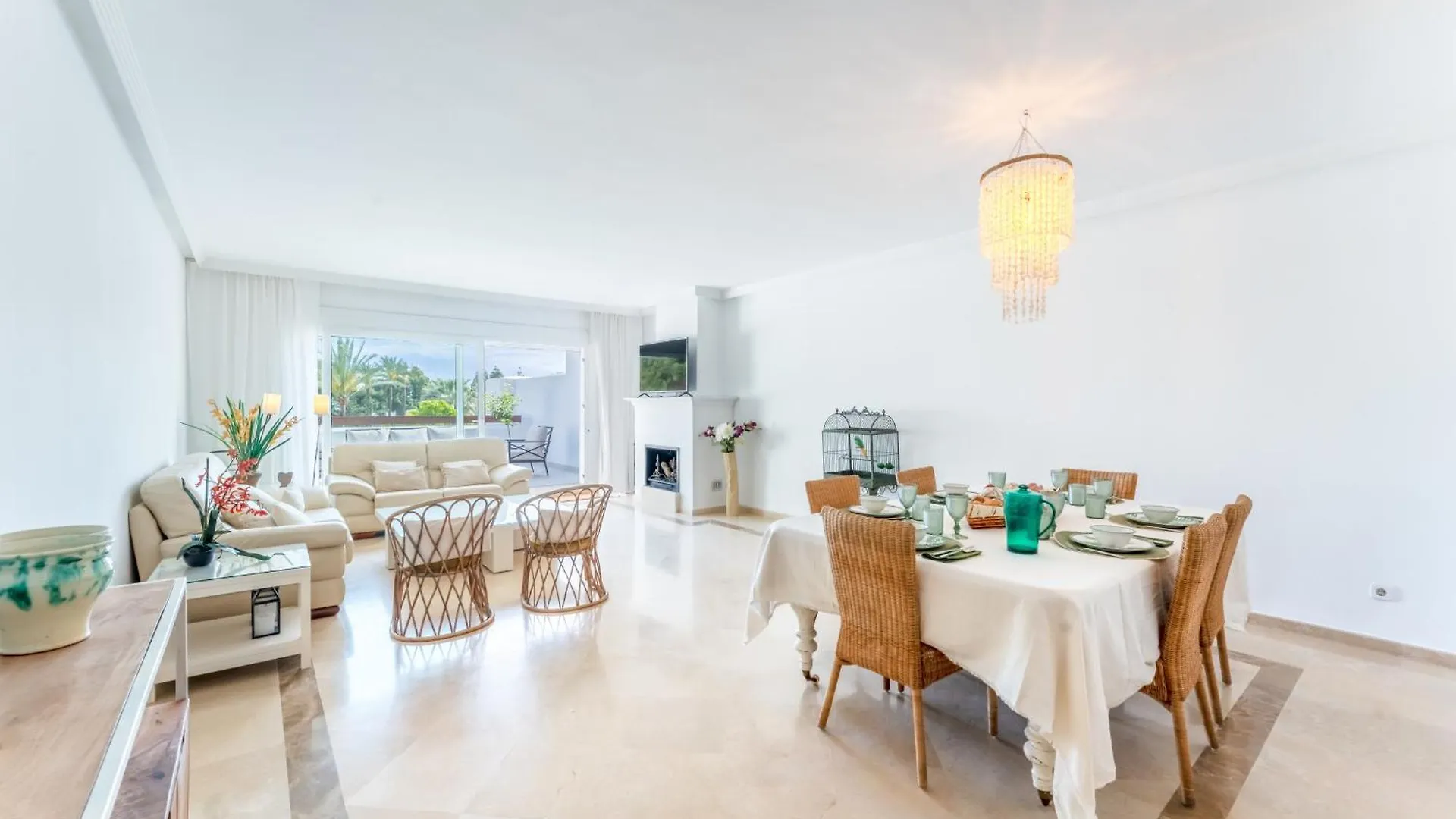 Palm Beach Beachfront Marbella 0*,